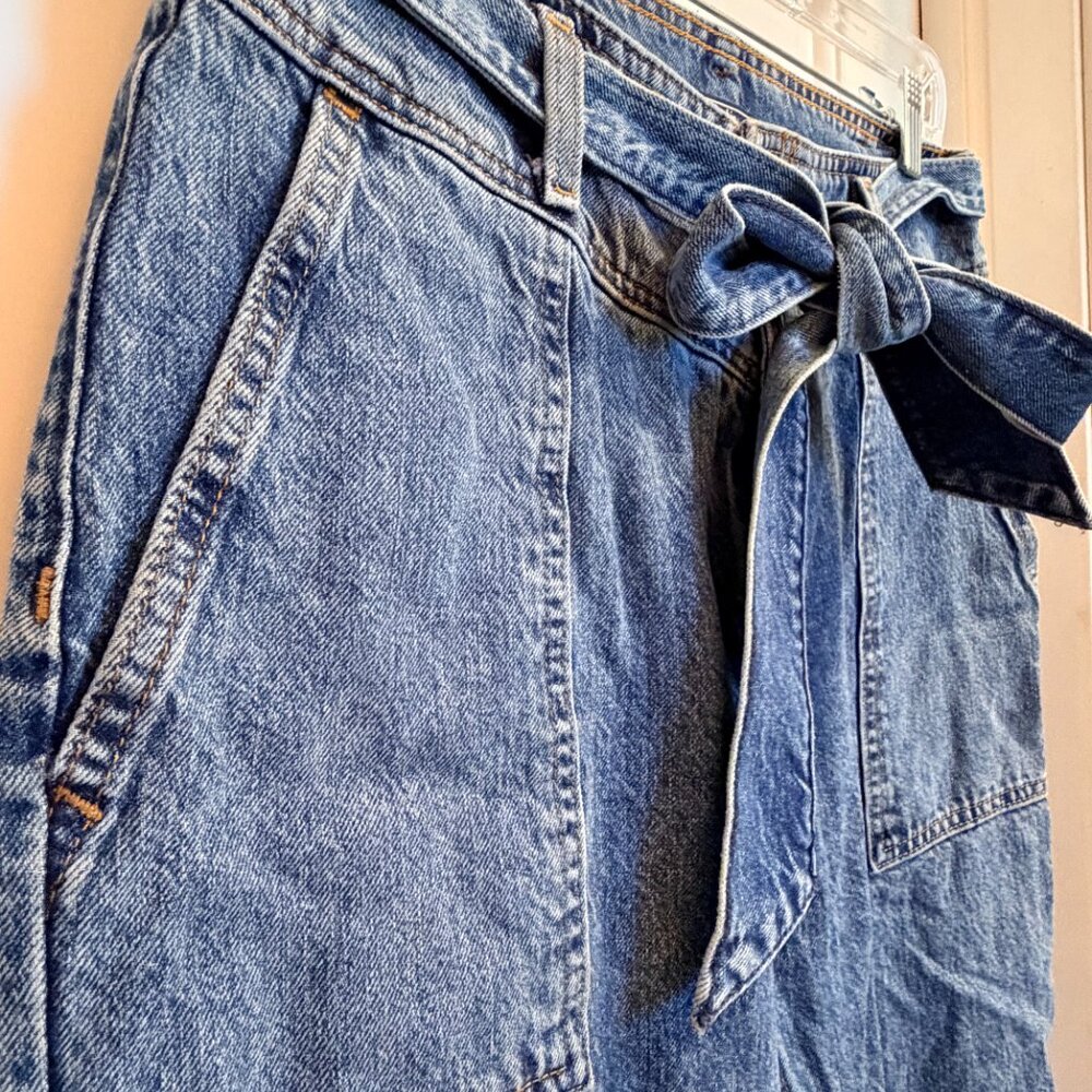 Abercrombie & Fitch A&F Mom Jeans 28 (6R) | High Rise Tie Waist Denim Fray Hem - Picture 4 of 10